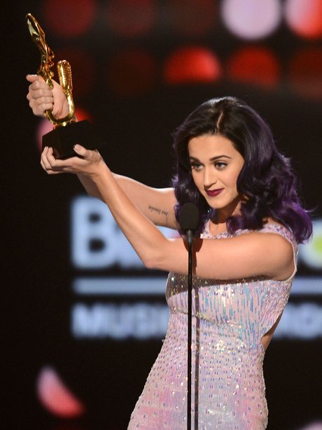 Katy Perry with her award - Celebrity Photos of the Day - Heart