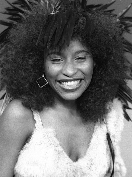 It's Chaka Khan! - Can You Guess The Pop Star's Real Name? - Heart